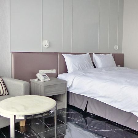 הואליין סיטי Champ De Rose Hotel מראה חיצוני תמונה